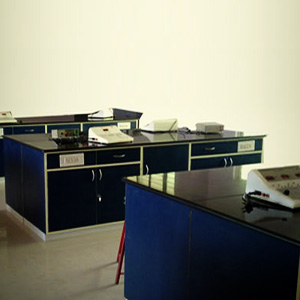 Physics Lab Work Bench